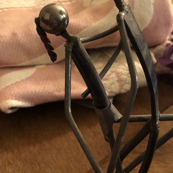 Dancing couple - Picture 2 of 7